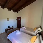 Hotel De La 3*