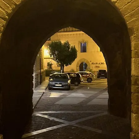 Hotel De La 3*