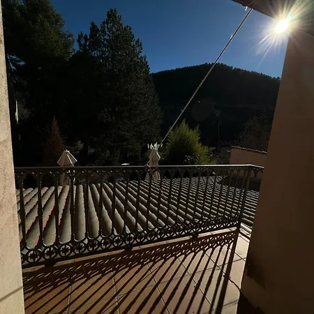 Hotel De La 3*